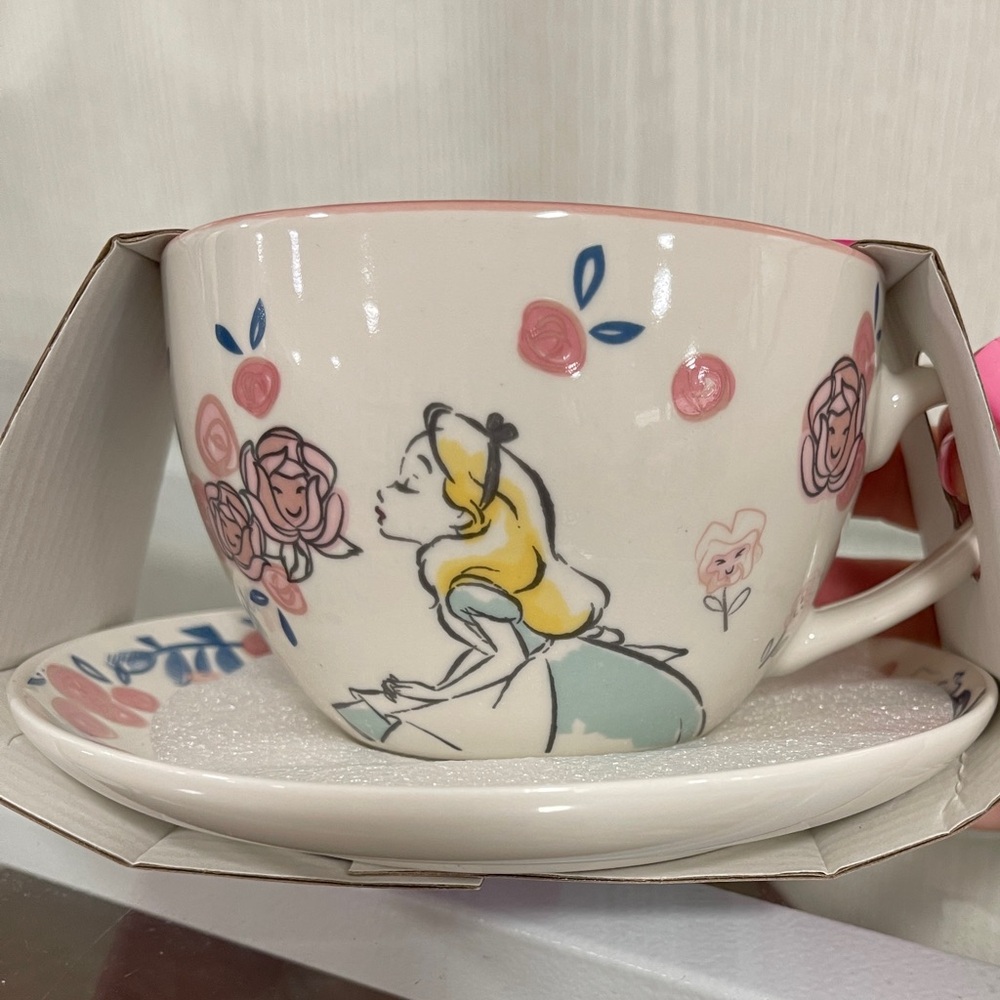 Disney Alice in Wonderland in Rose Garden Ceramic Tea Cup & Saucer Set NWT